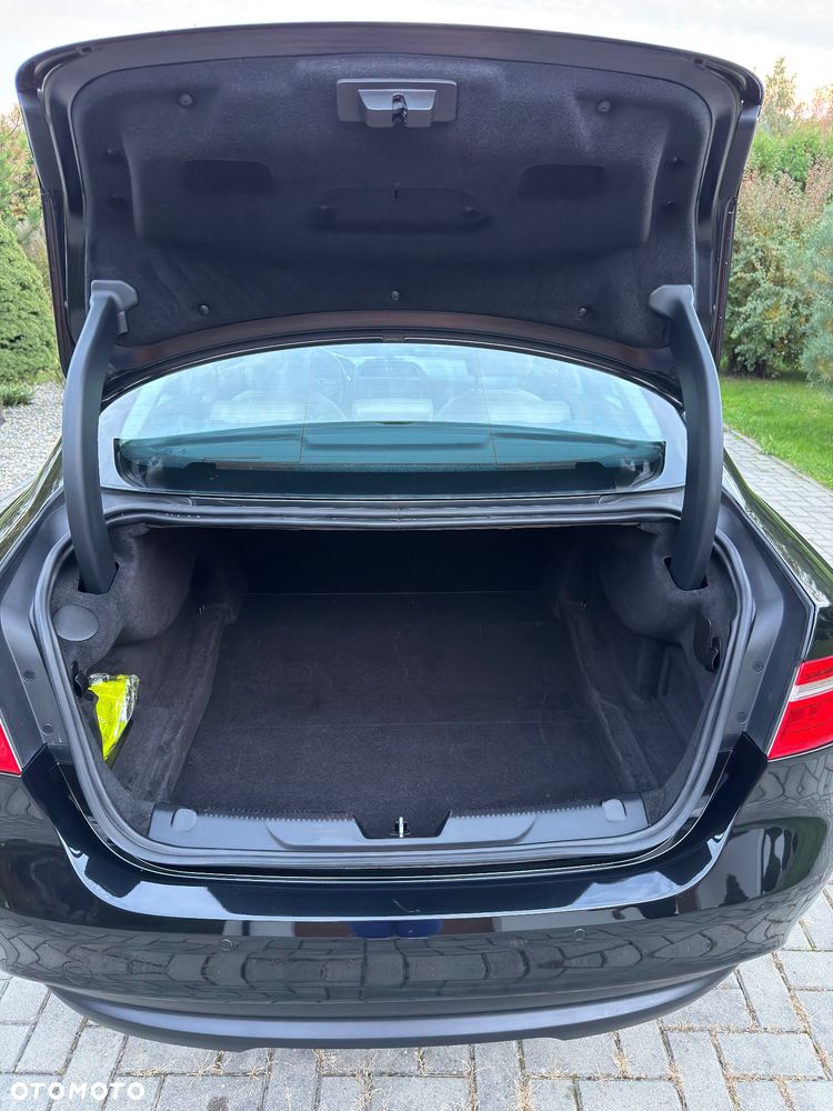 Jaguar XE - 8