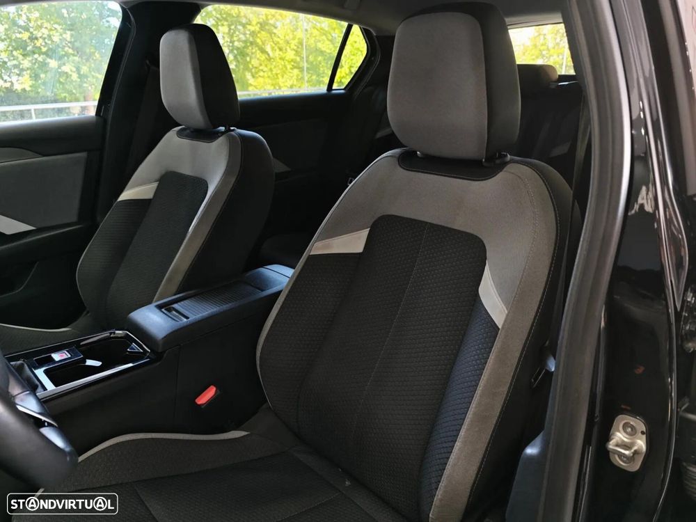 Opel Astra 1.2 T Design & Tech S/S - 35