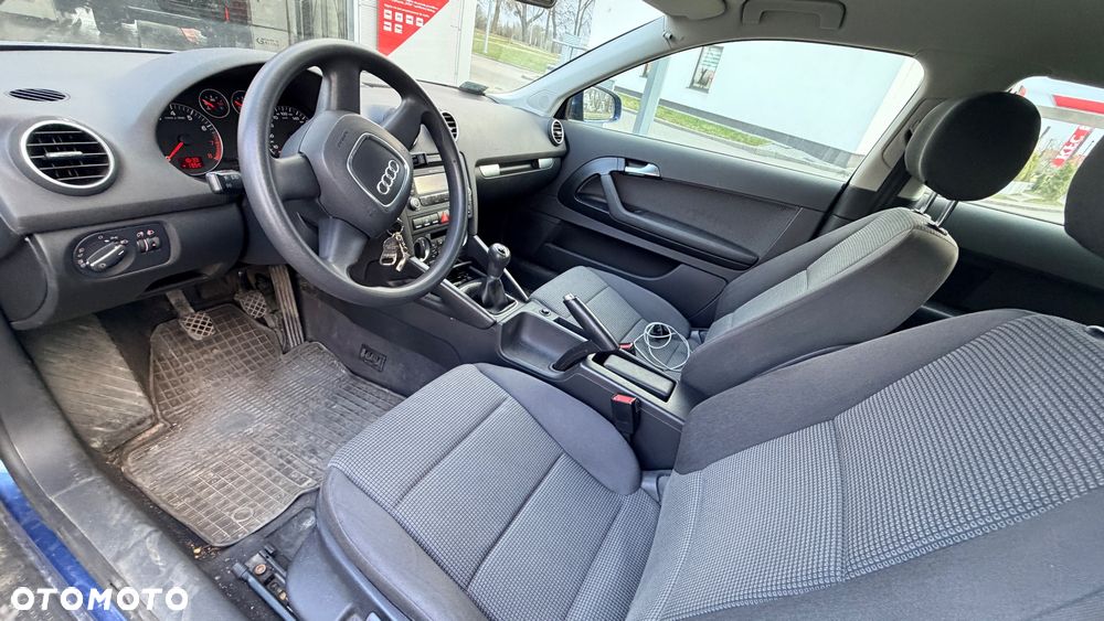 Audi A3 3-drzwiowe 1.6 Ambition - 9