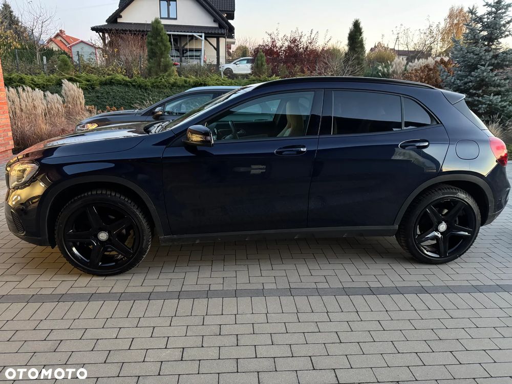 Mercedes-Benz GLA 200 7G-DCT Urban - 5