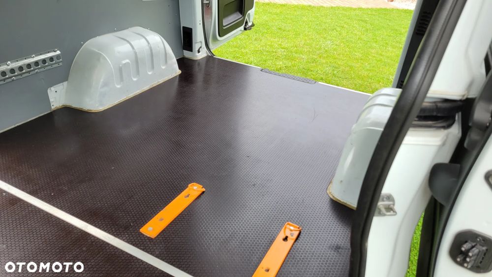 Renault Trafic - 16