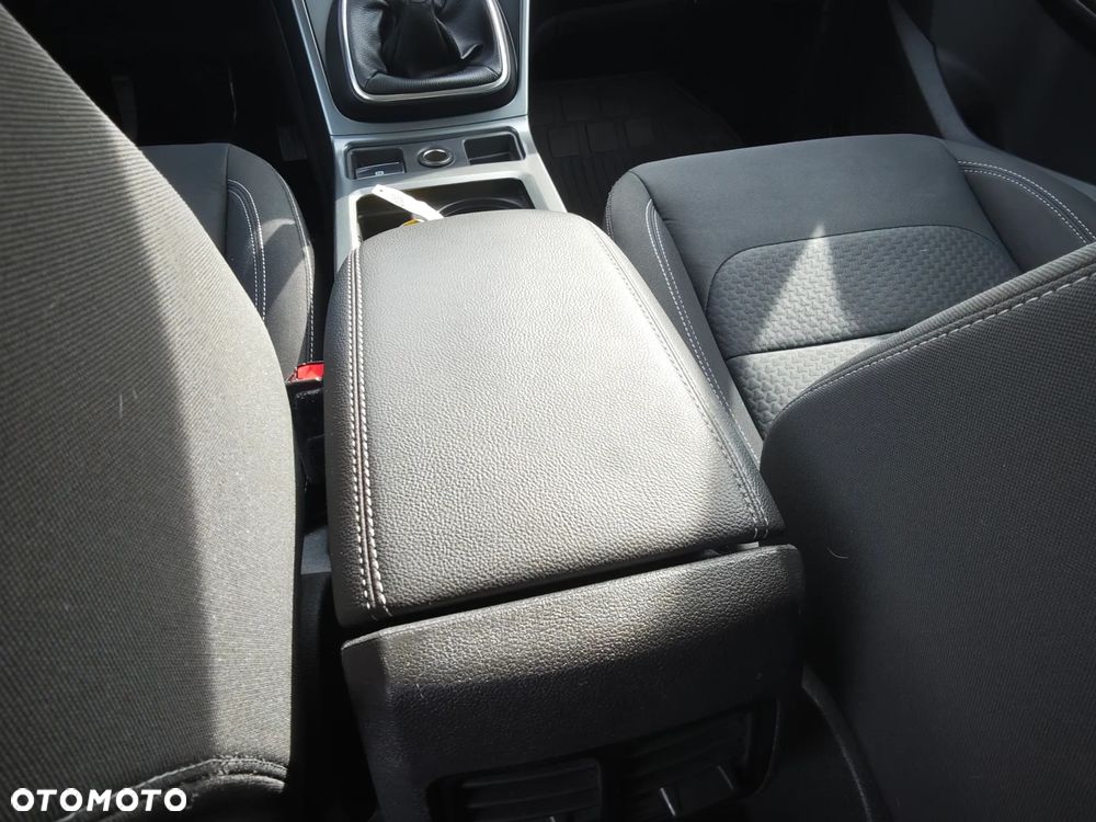 Ford Kuga 1.5 EcoBoost 2x4 Cool & Connect - 29