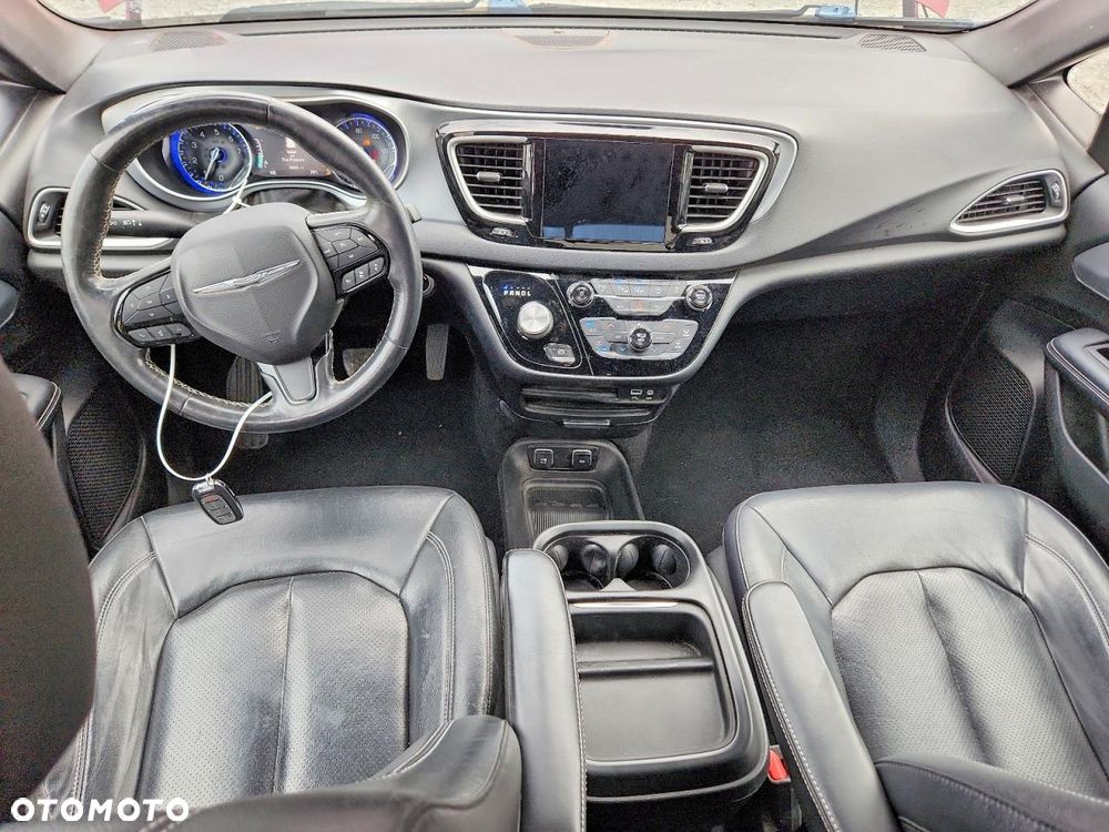 Chrysler Pacifica - 5