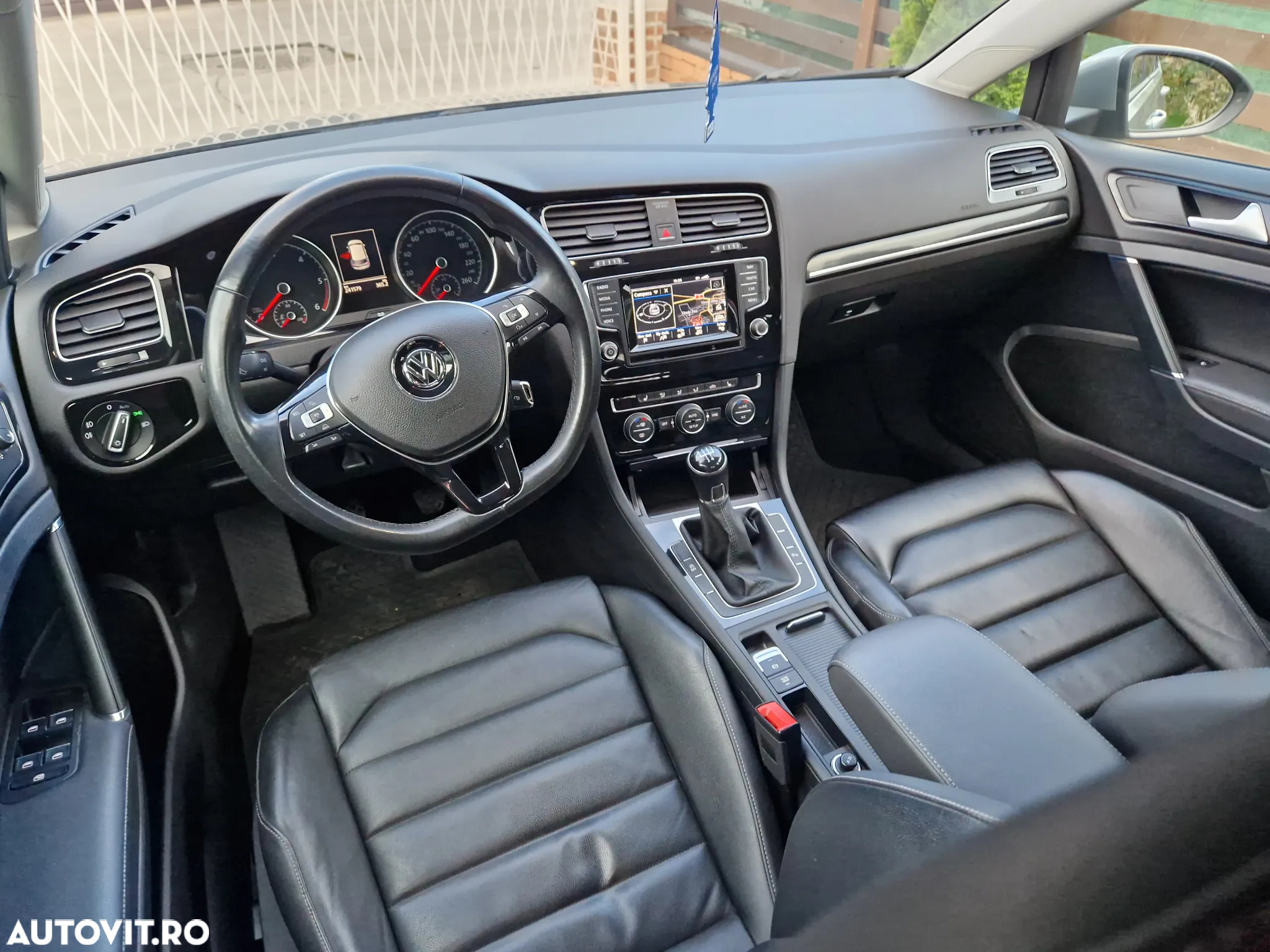 Volkswagen Golf 1.6 TDI DPF BlueMotion Technology Highline - 10