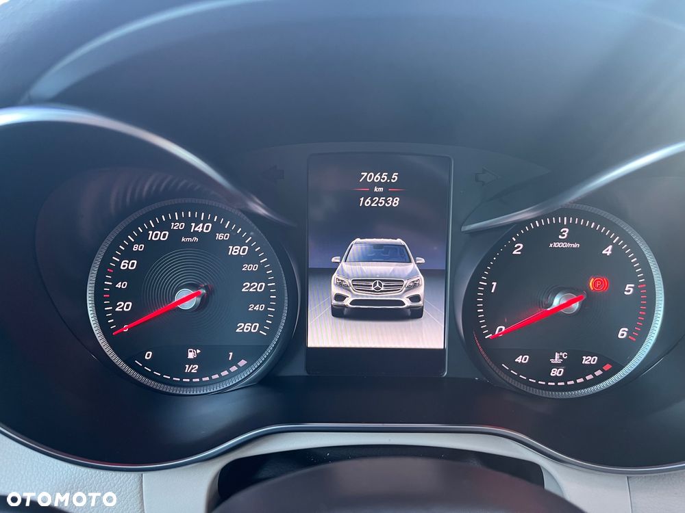 Mercedes-Benz GLC - 11