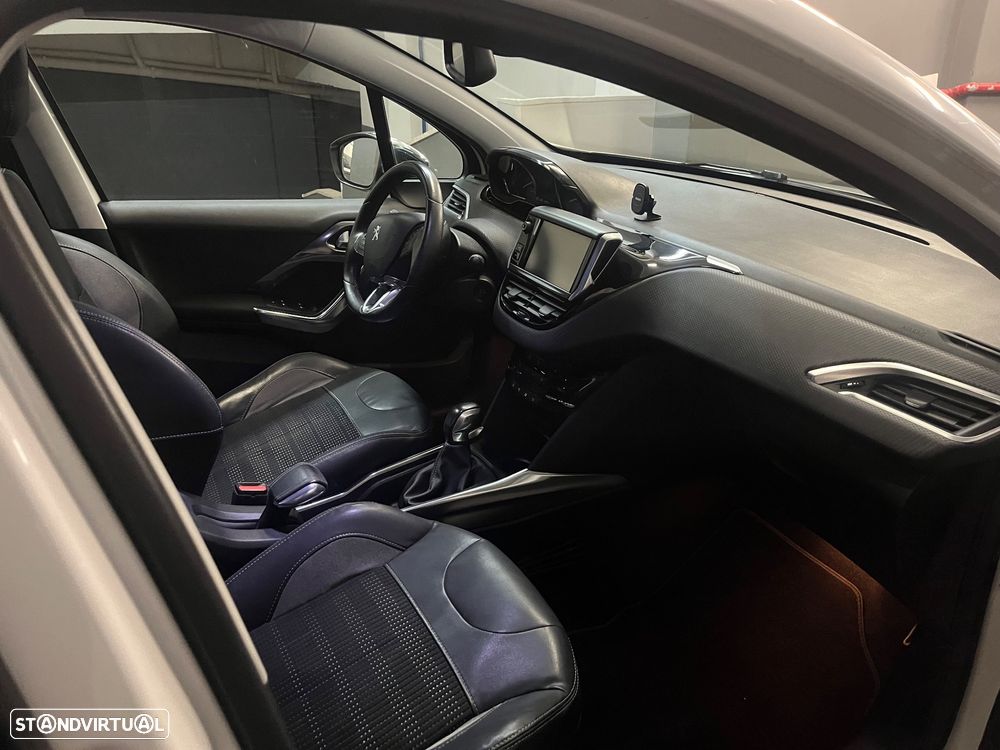 Peugeot 2008 1.2 VTi Allure - 18