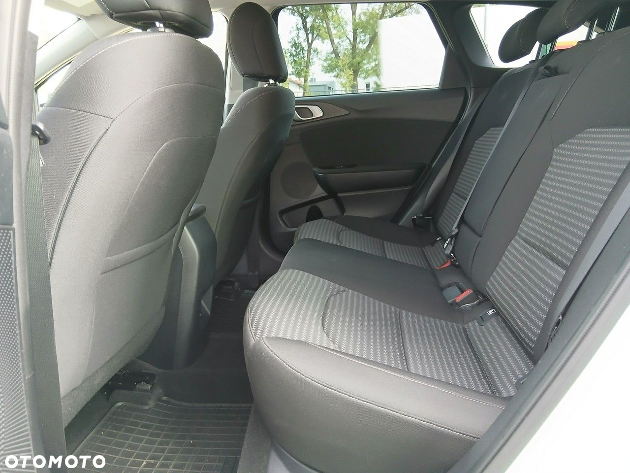 Kia Ceed - 11
