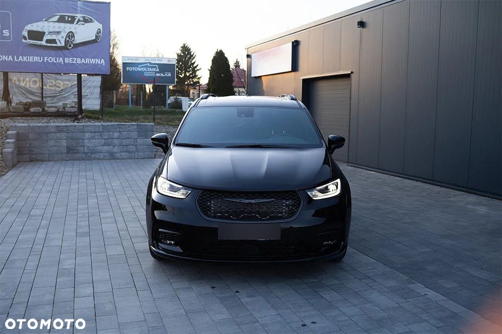 Chrysler Pacifica - 1