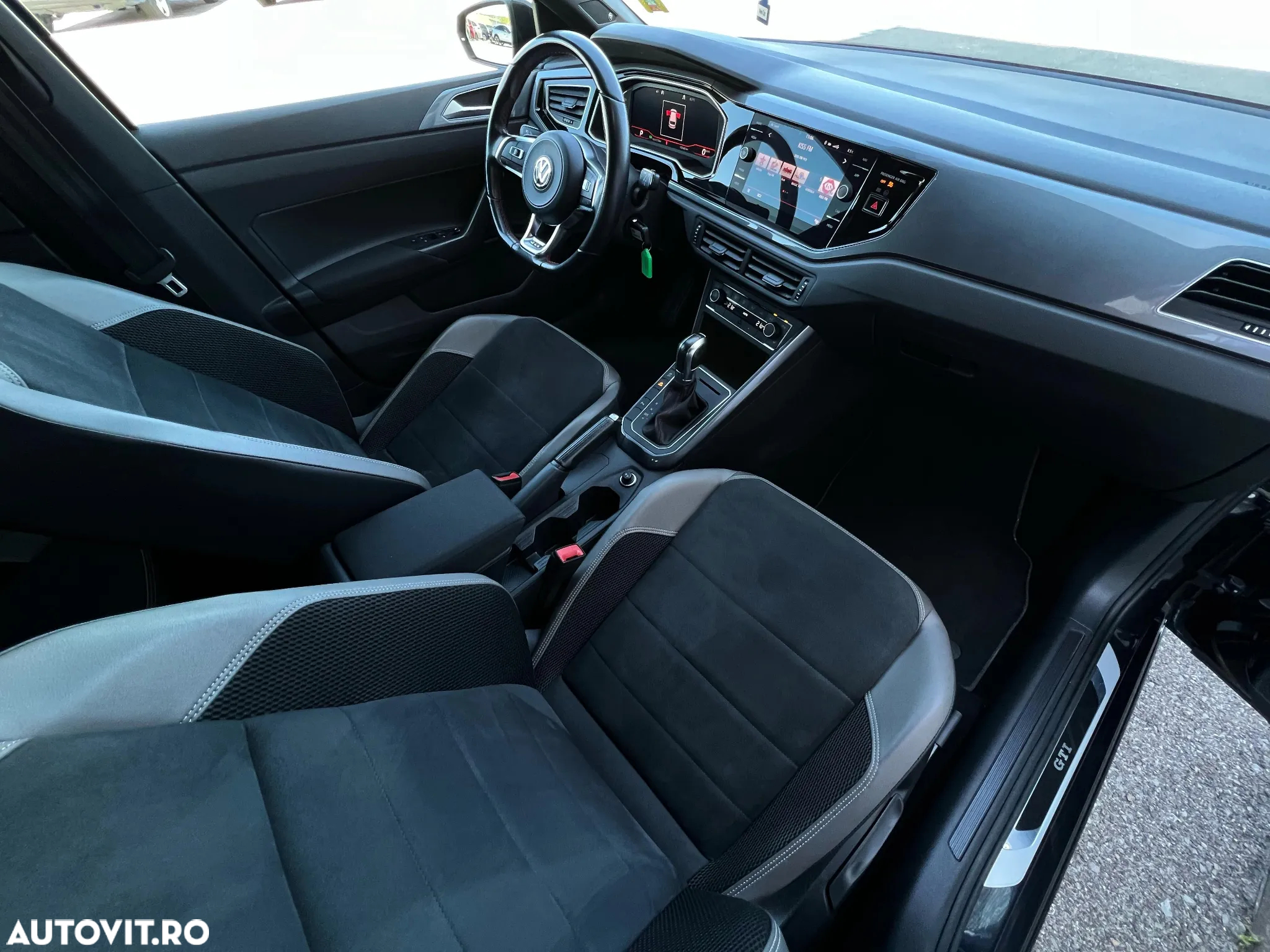Volkswagen Polo 2.0 TSI DSG GTI - 16