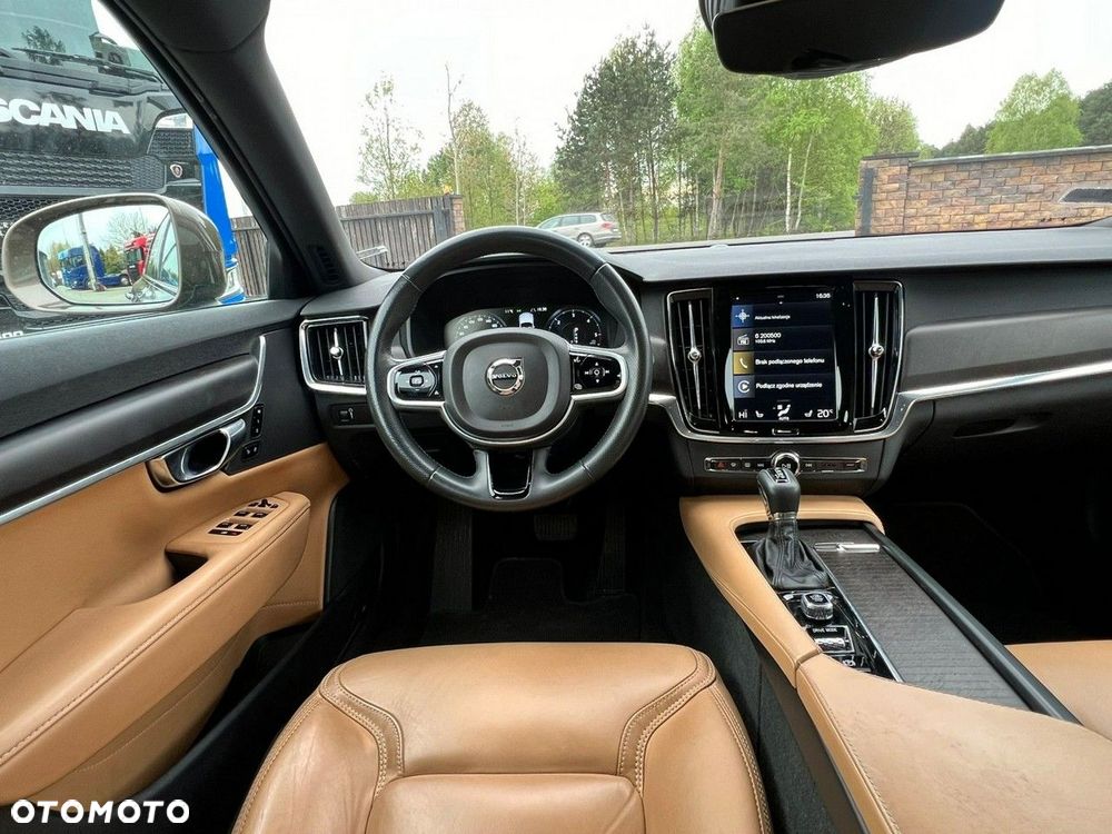 Volvo V90 D4 AWD Momentum Pro - 23