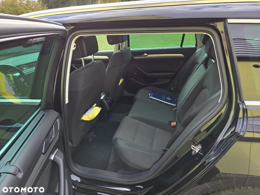 Volkswagen Passat - 4