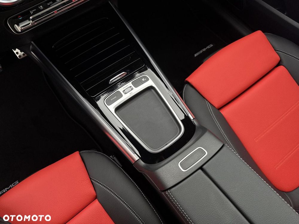 Mercedes-Benz GLA - 15