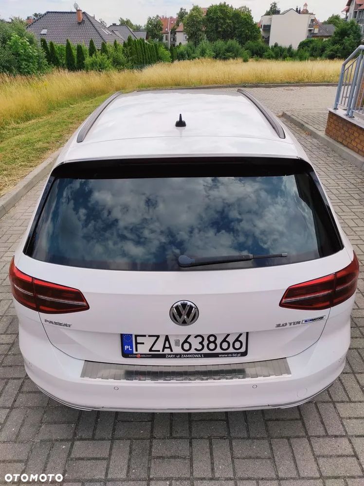 Volkswagen Passat Variant 2.0 TDI SCR DSG Highline - 11