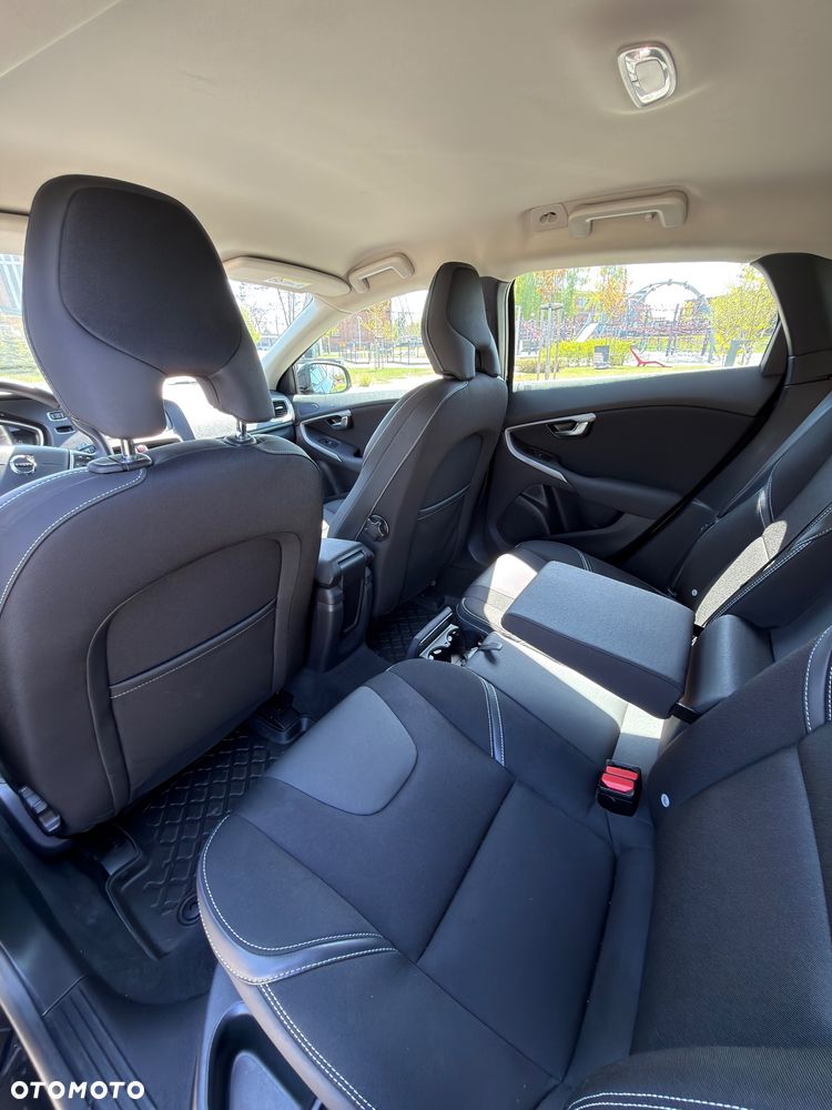 Volvo V40 T2 Momentum - 19