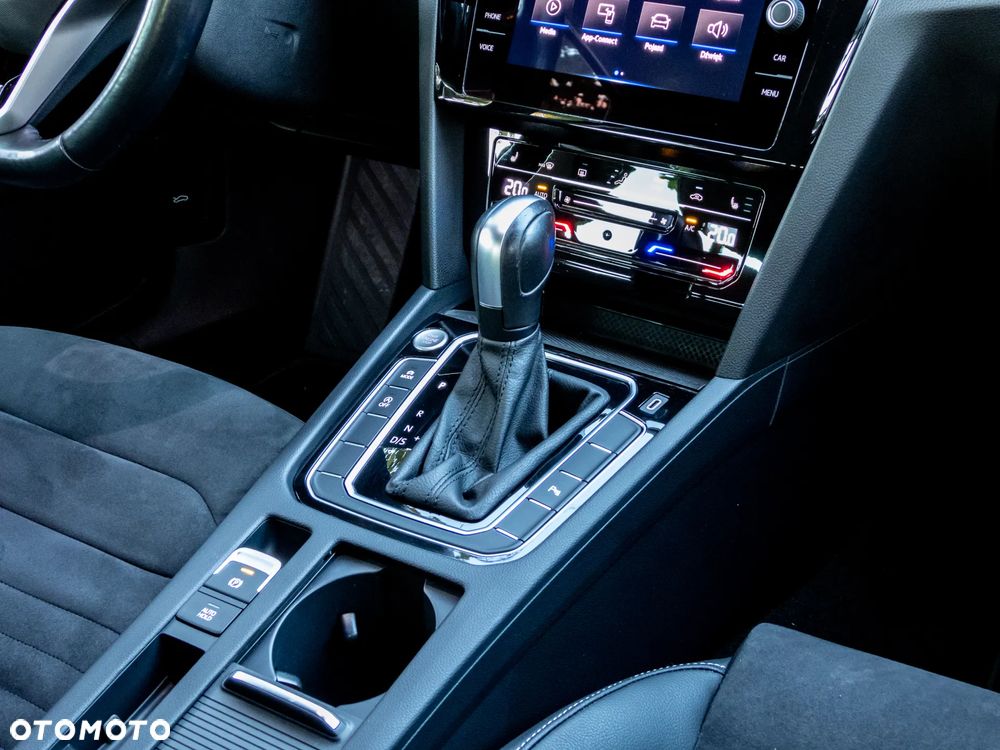 Volkswagen Passat Variant 2.0 TDI SCR DSG 4Motion Elegance - 20