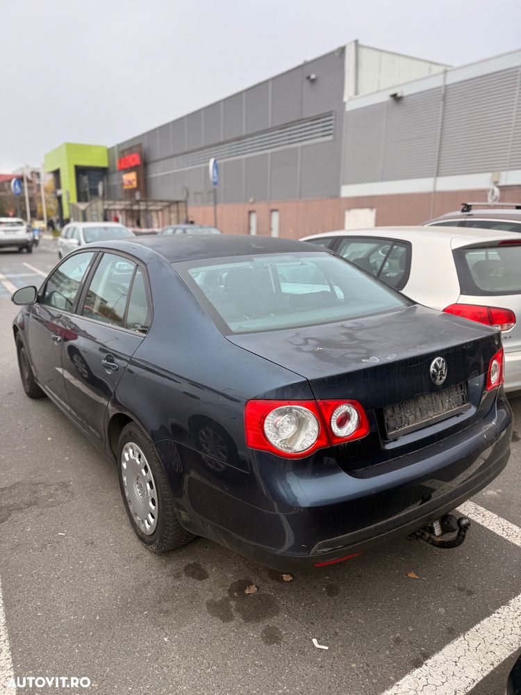 Volkswagen Jetta 1.6 Comfortline - 4