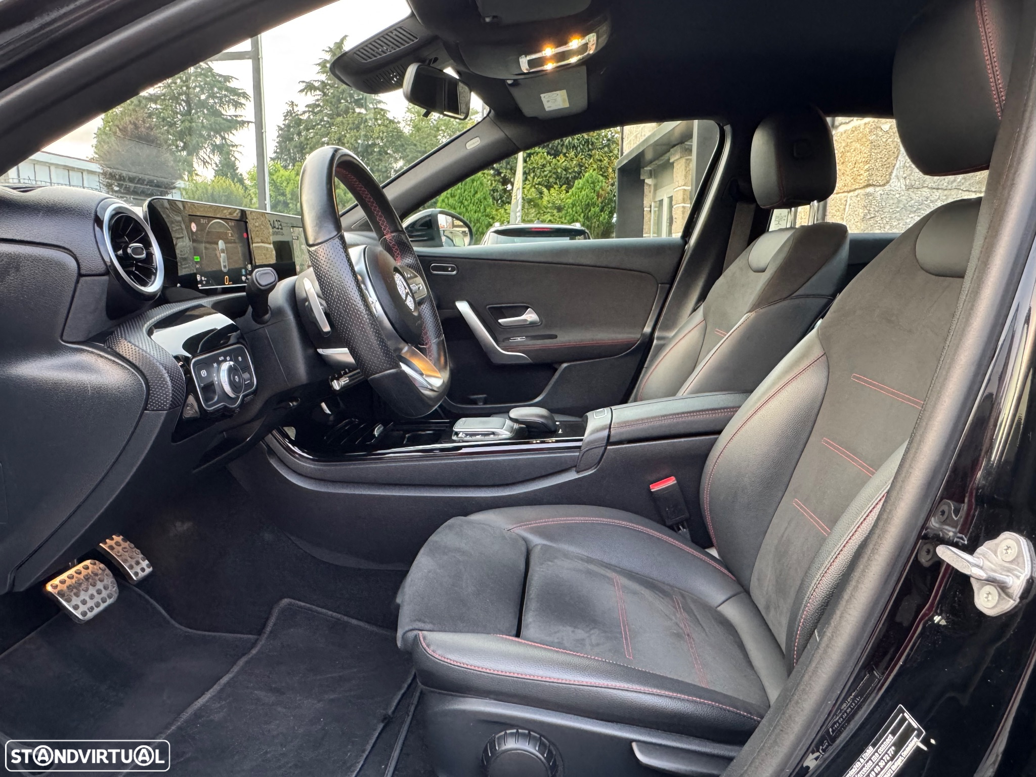 Mercedes-Benz A 250 Limousine e AMG Line - 13