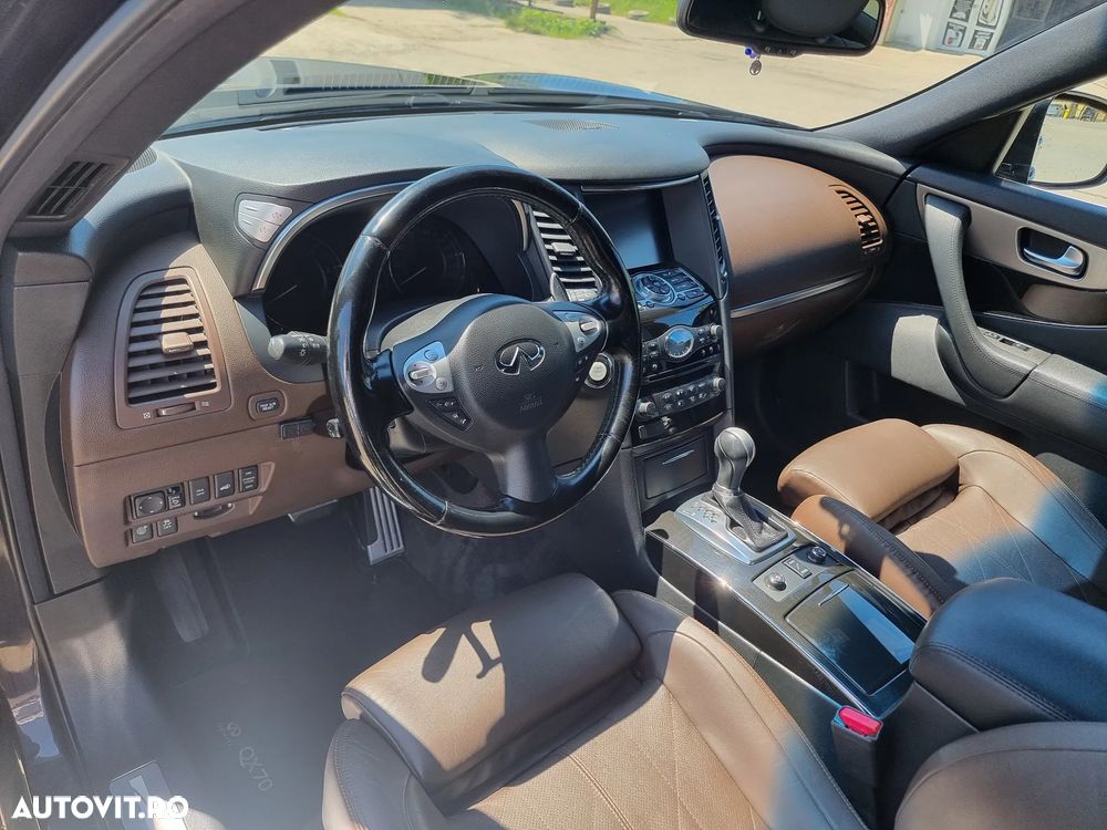 Infiniti Q70 - 11