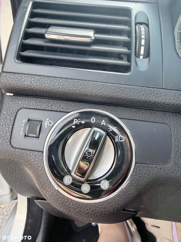 Mercedes-Benz Klasa C 220 CDI Elegance - 11