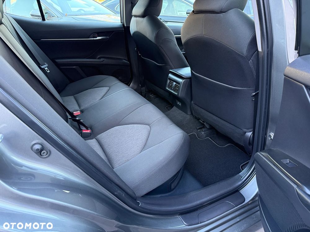 Toyota Camry 2.5 Hybrid Comfort CVT - 21
