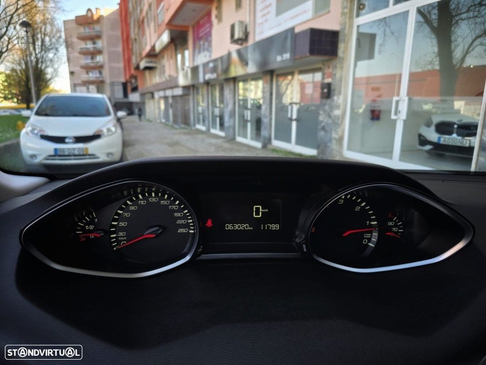 Peugeot 308 1.5 BlueHDi Style J17 - 17