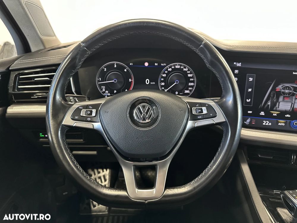 Volkswagen Touareg - 16