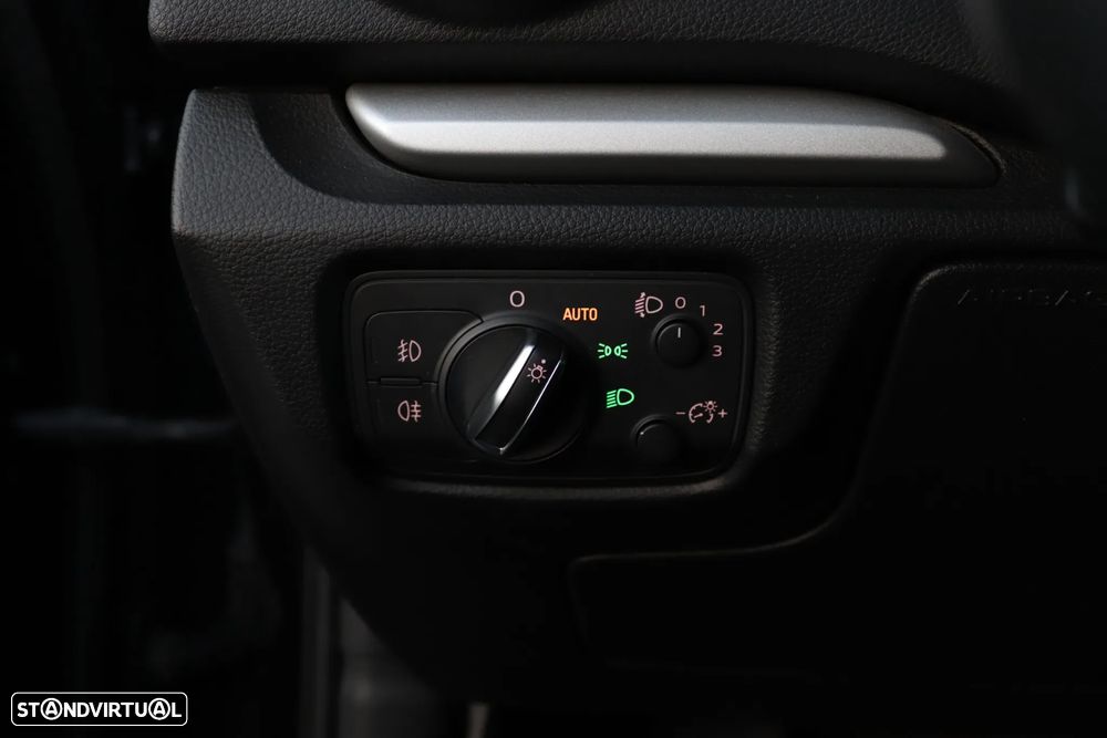 Audi A3 Sportback 1.6 TDI Advance S tronic - 32