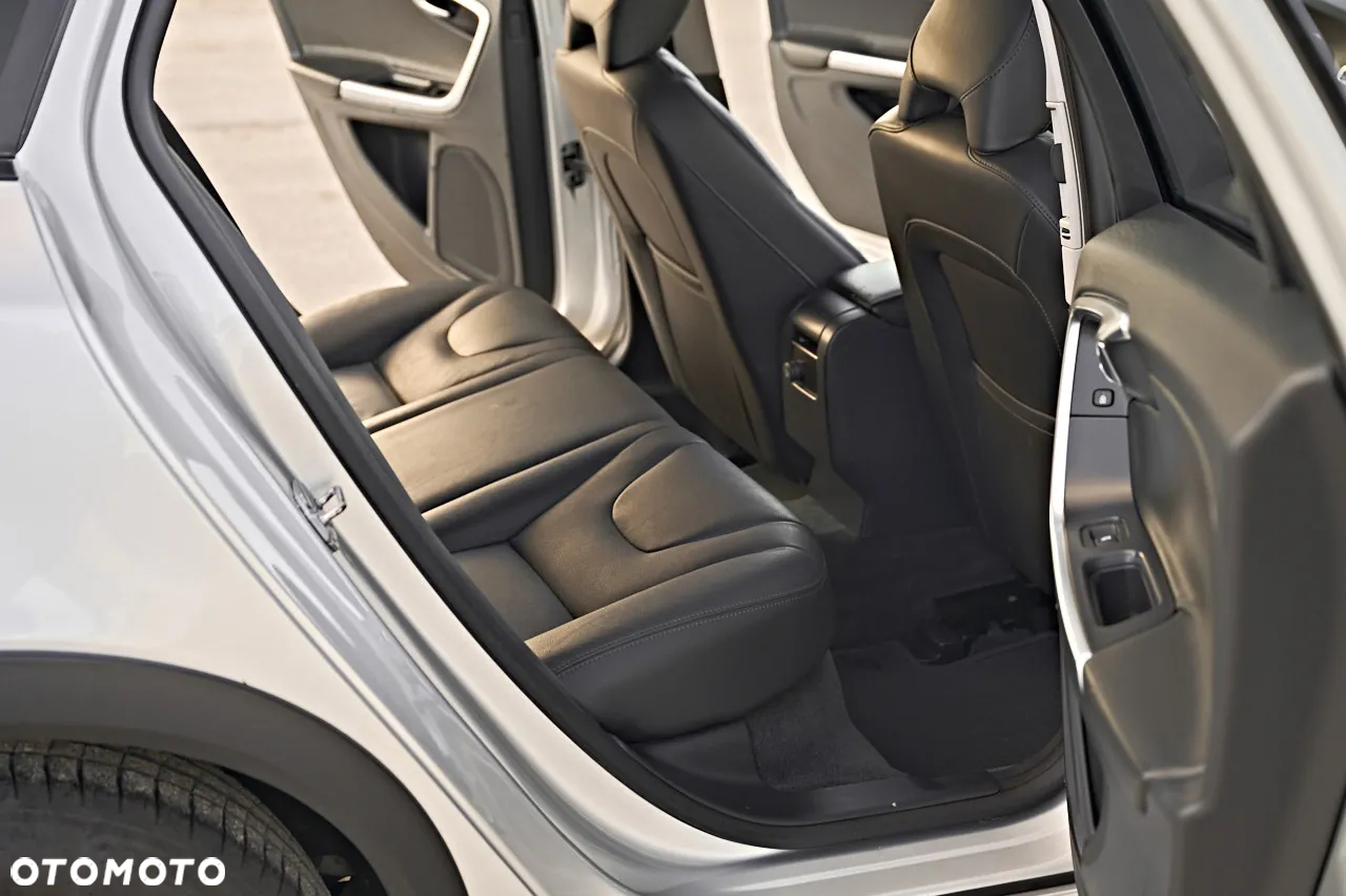 Volvo V60 Cross Country D3 Geartronic Momentum - 35