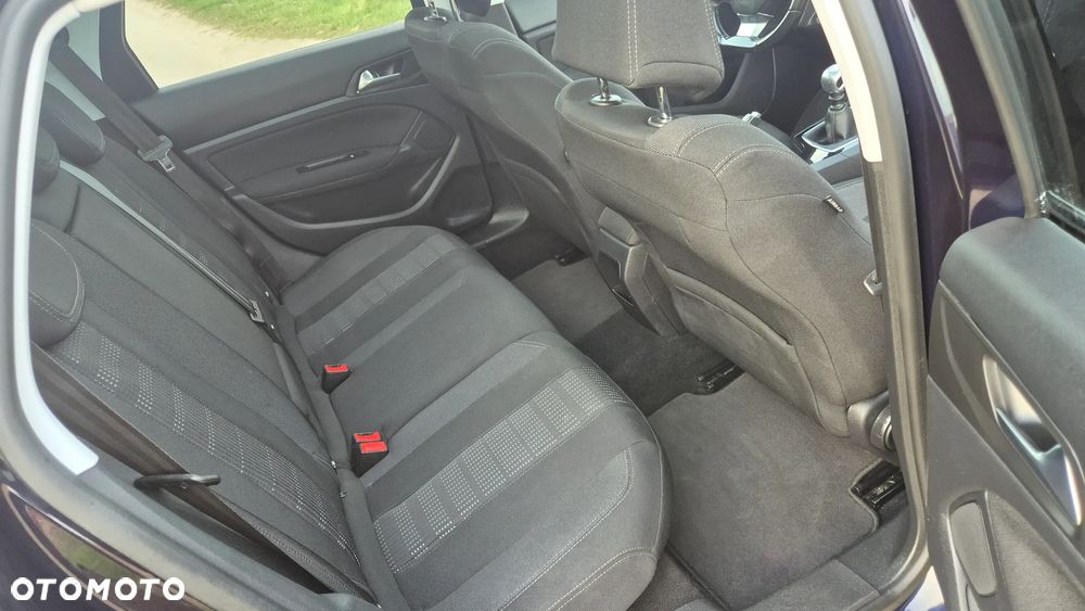 Peugeot 308 1.6 BlueHDi Allure S&S - 32