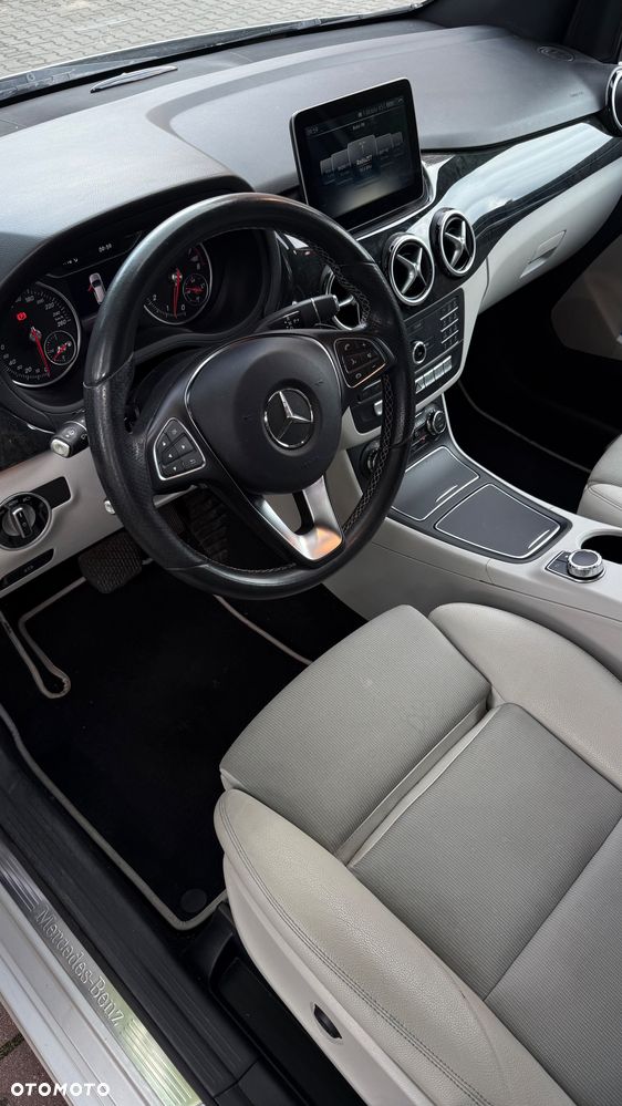 Mercedes-Benz Klasa B 220 4-Matic - 9