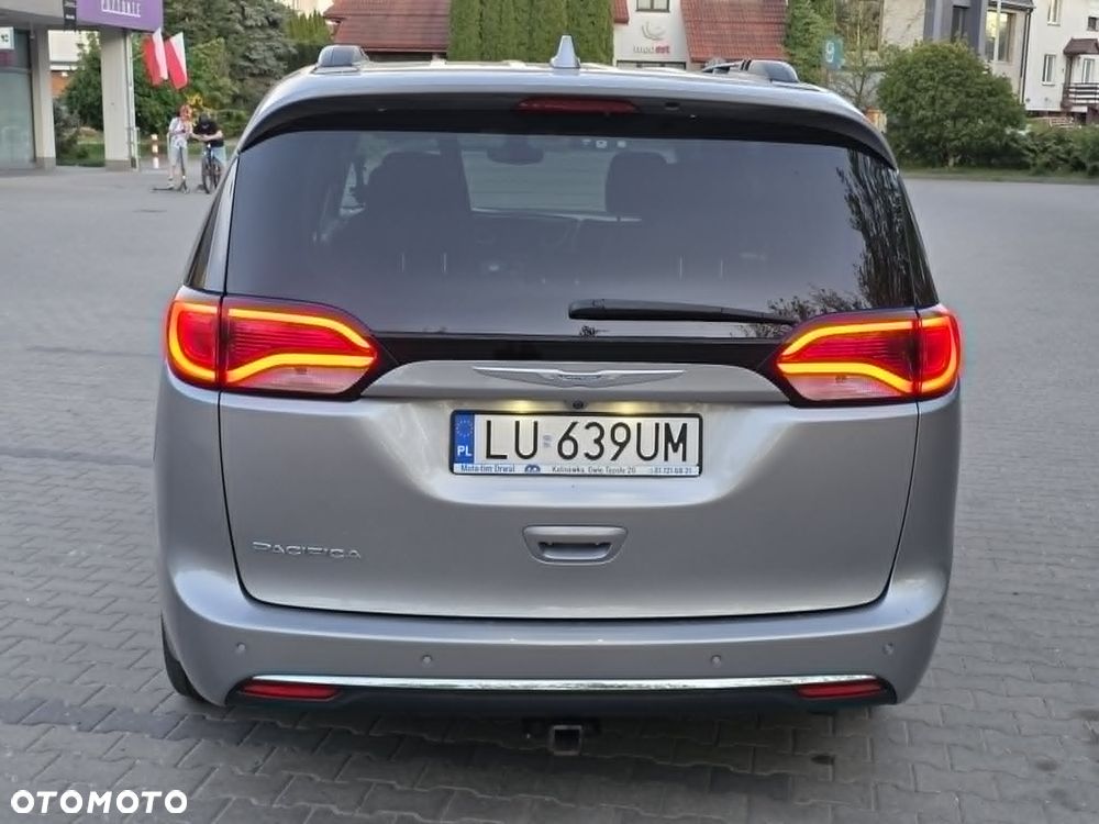 Chrysler Pacifica - 22