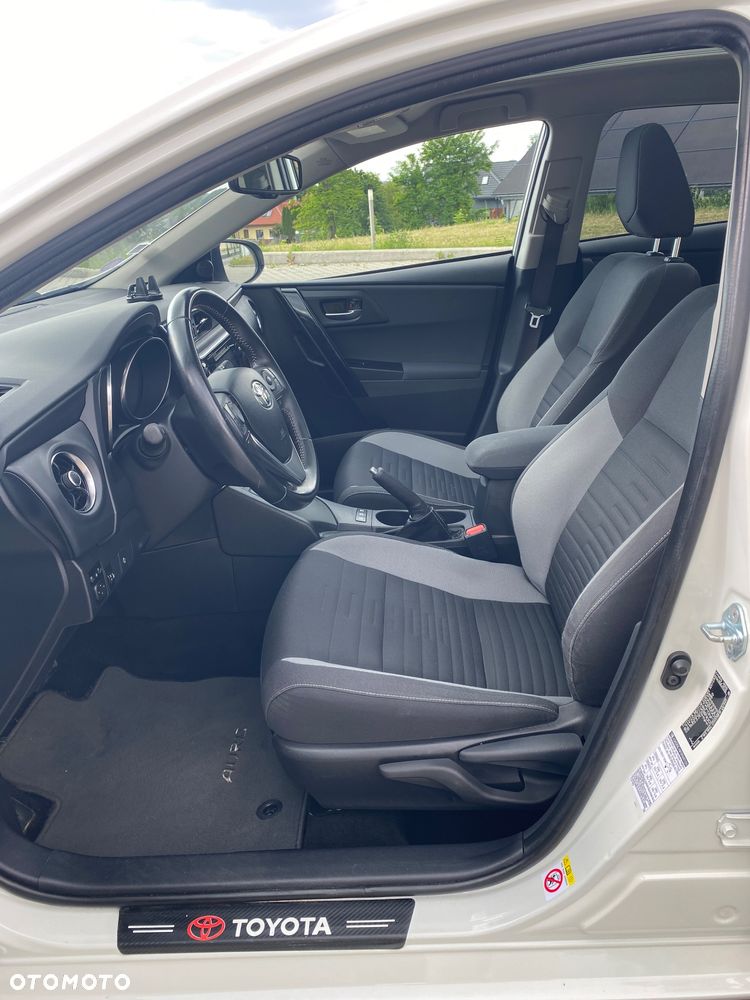 Toyota Auris 1.8 Executive - 13