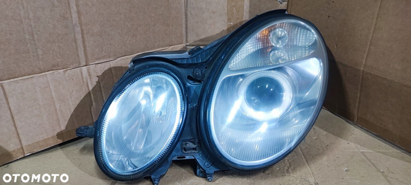 MERCEDES E KLASA W211 LAMPA PRZÓD LEWA BI XENON EUROPA KOMPLETNA - 1
