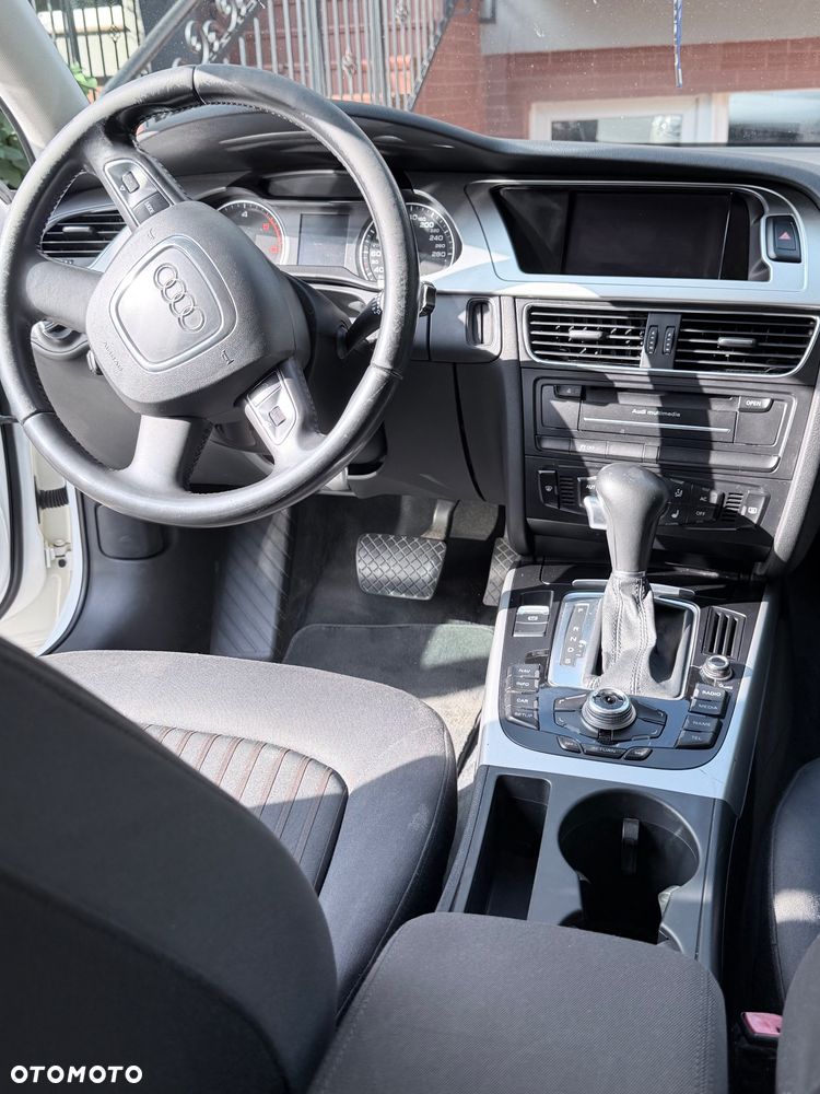 Audi A4 Avant 2.0 TDI DPF multitronic Ambiente - 2
