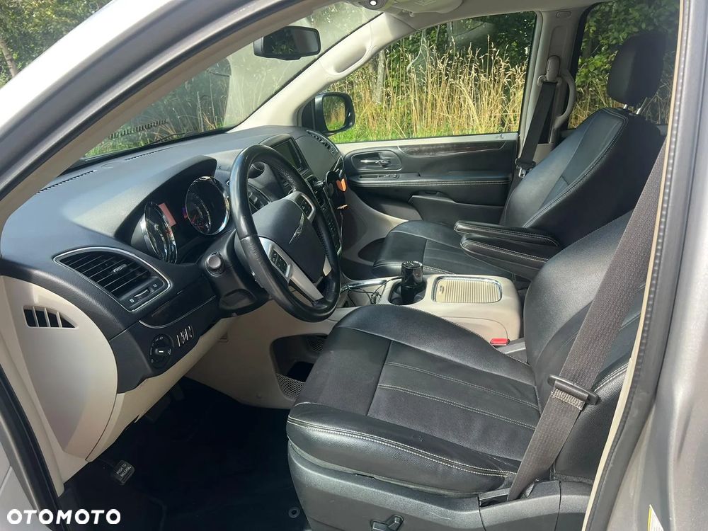 Chrysler Town & Country 3.6 Limited - 15