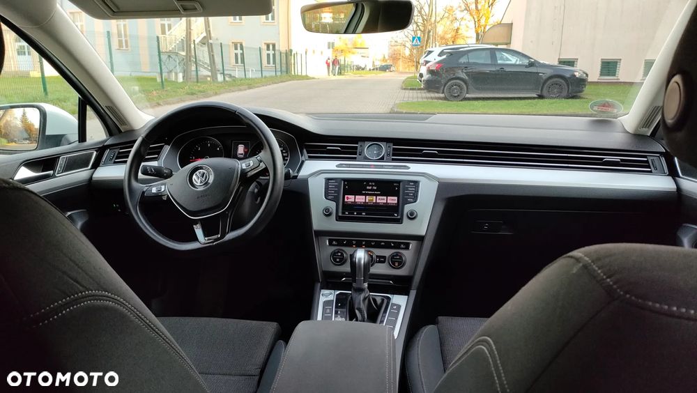 Volkswagen Passat 2.0 TDI SCR DSG Comfortline - 29