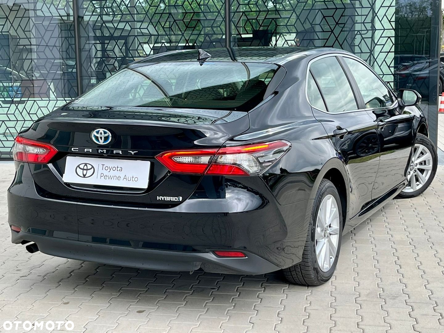 Toyota Camry - 12