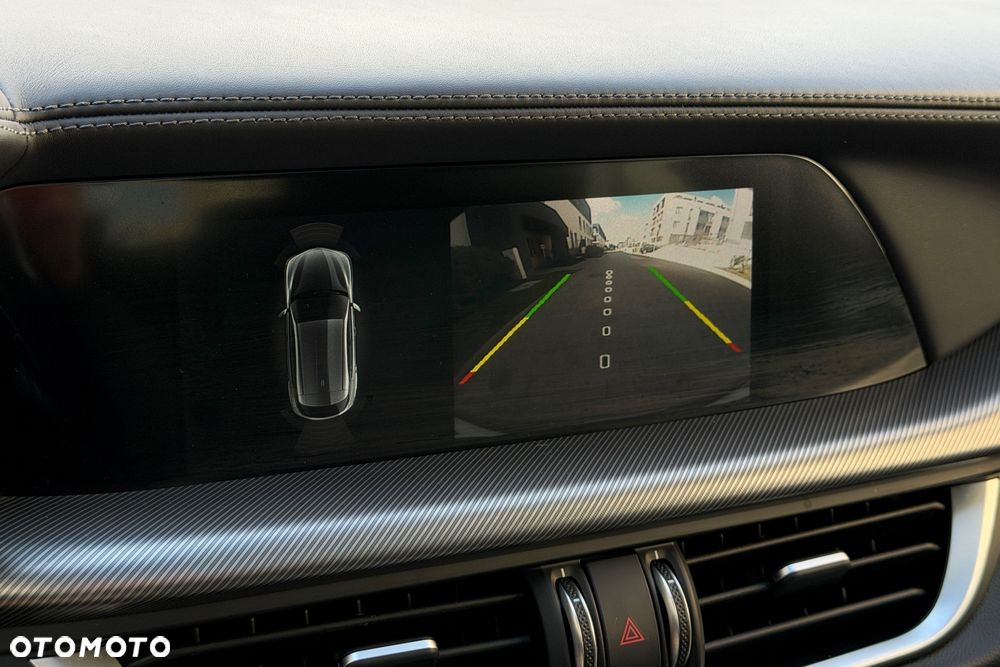 Alfa Romeo Stelvio 2.0 Turbo Veloce Q4 - 17