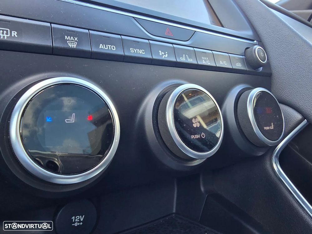 Jaguar E-Pace D150 AWD Aut. R-Dynamic S - 34