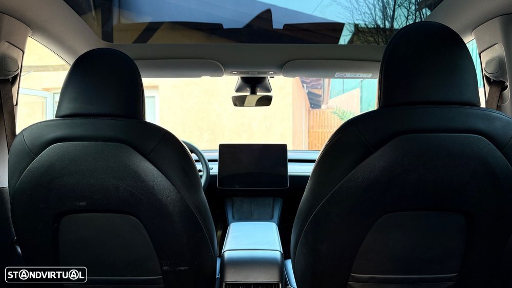 Tesla Model Y Long-Range RWD - 16