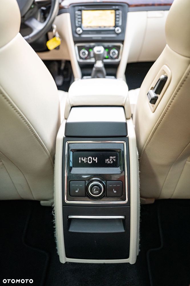 Skoda Superb 2.0 TDI L&K - 23