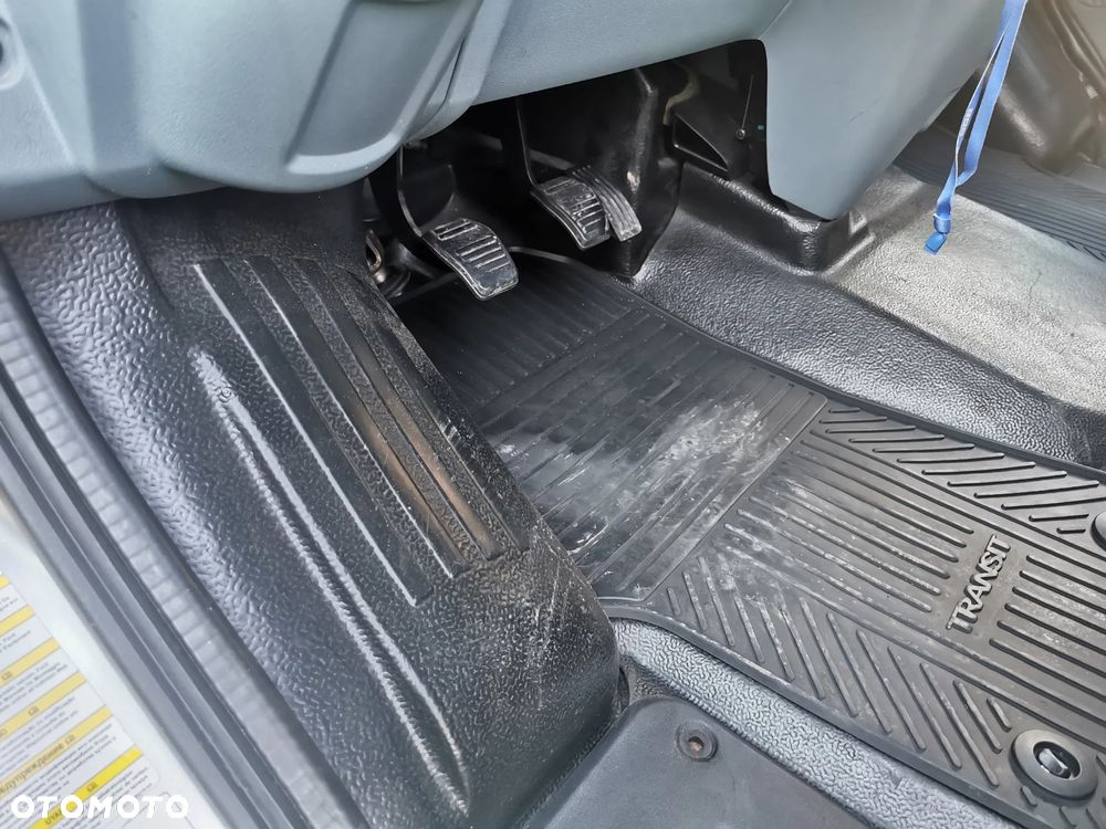 Ford Transit 350L Trend - 25