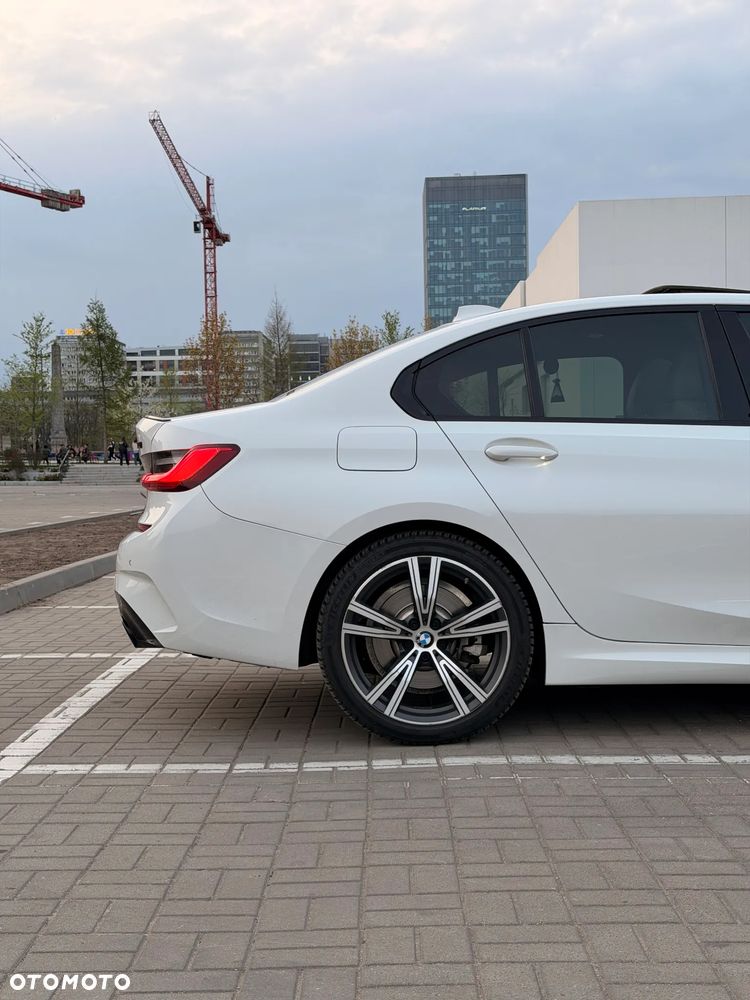 BMW Seria 3 330i M Sport - 9