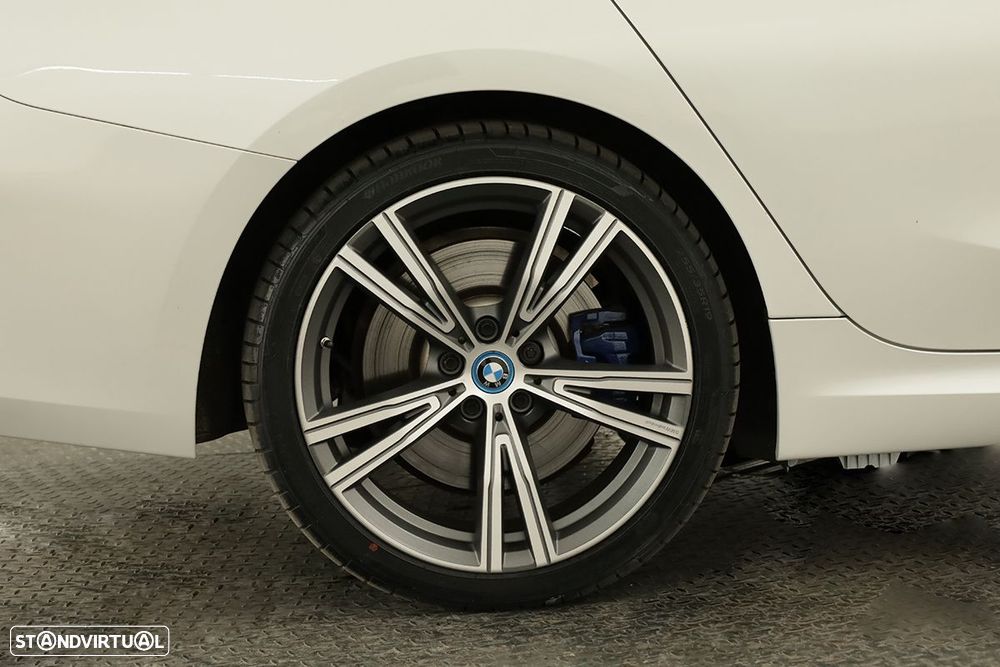 BMW 330 e Touring Pack M Auto - 5