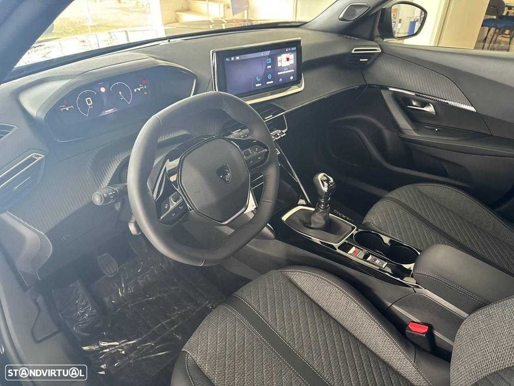 Peugeot 2008 1.2 PureTech Allure - 12