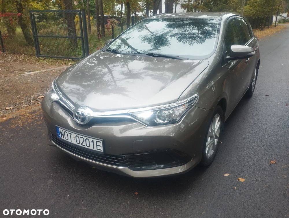 Toyota Auris 2018 photo 2