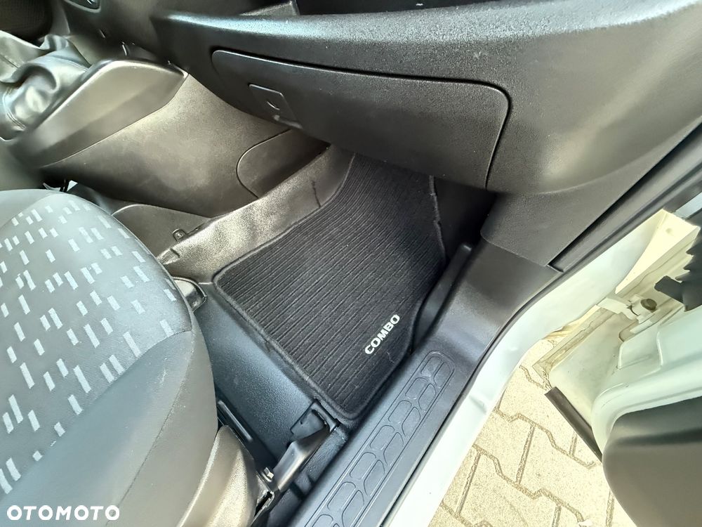 Opel COMBO 1.3 - 32