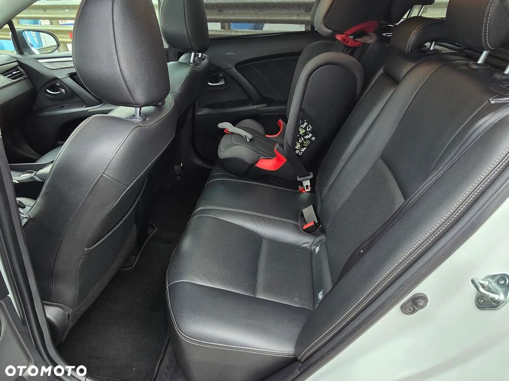 Toyota Avensis - 11