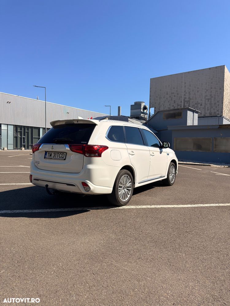 Mitsubishi Outlander 2.4 4WD - 4