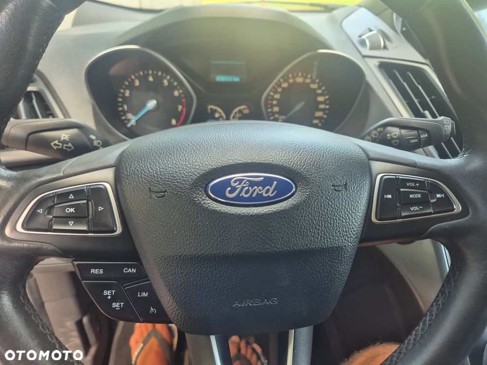 Ford Kuga 1.5 EcoBoost 2x4 Business Edition - 9